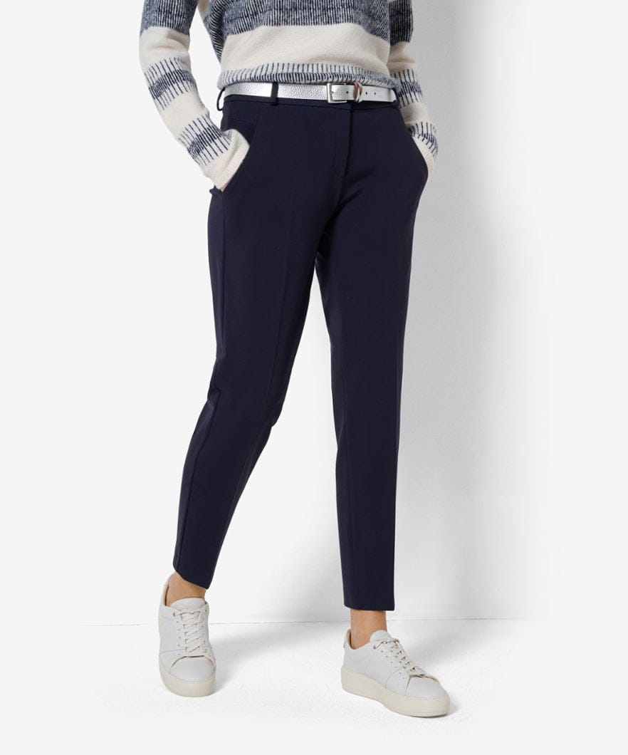 Donkerblauwe chino broek van een fijne jersey, model maron